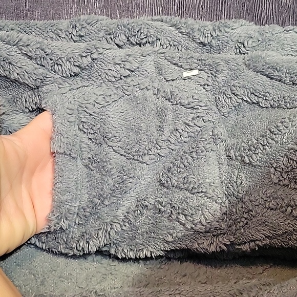 Kookaburra by Ugg Embossed Sherpa Vest Size Lg - Picture 5 of 9